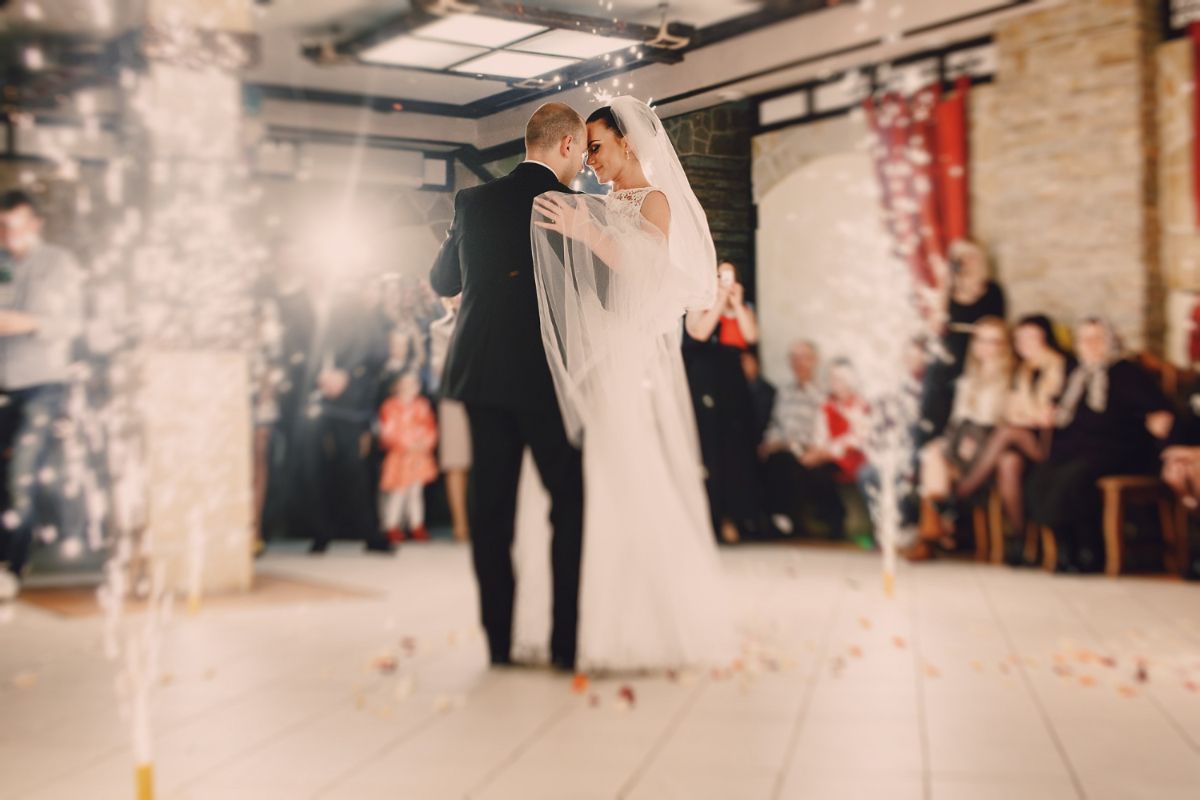 28 Lagu Pernikahan Indonesia Terbaik, Romantis dan Penuh Makna!