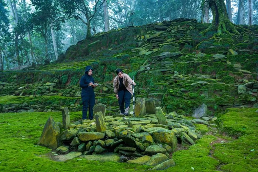 Situs Cibalay, Jejak Peradaban Megalitik di Kaki Gunung Salak