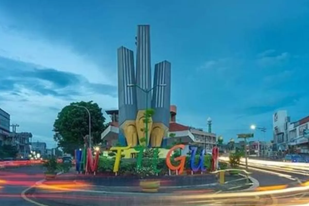 Menjelajahi Kota Jambi: Beberapa Tugu Ikonik yang Bisa Kamu Datangi untuk Jalan-Jalan Santai