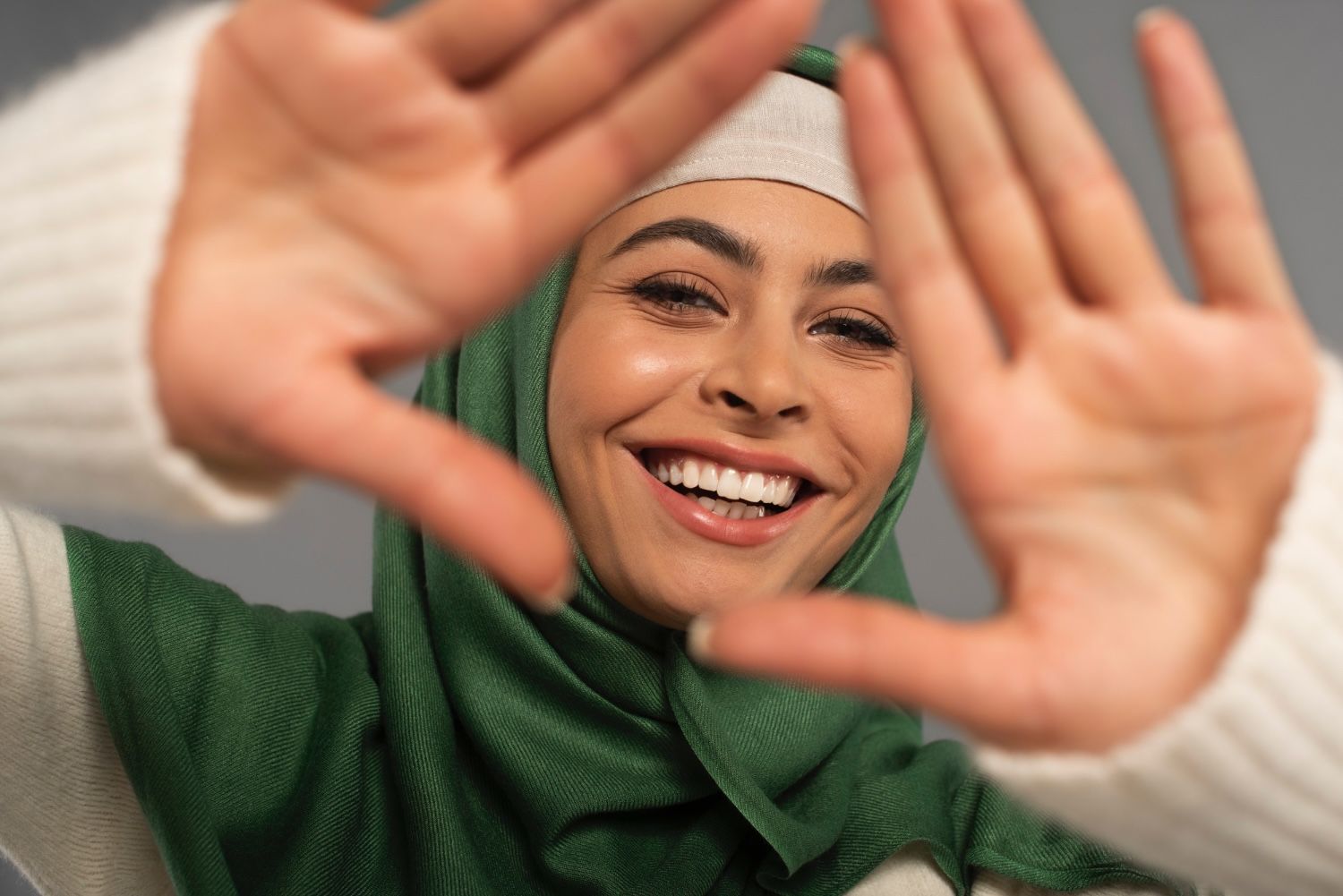 Cewek Berhijab Wajib Simak! Ini Rahasia Skincare Anti Gerah, Anti Jerawat, dan Tetap Glowing Seharian
