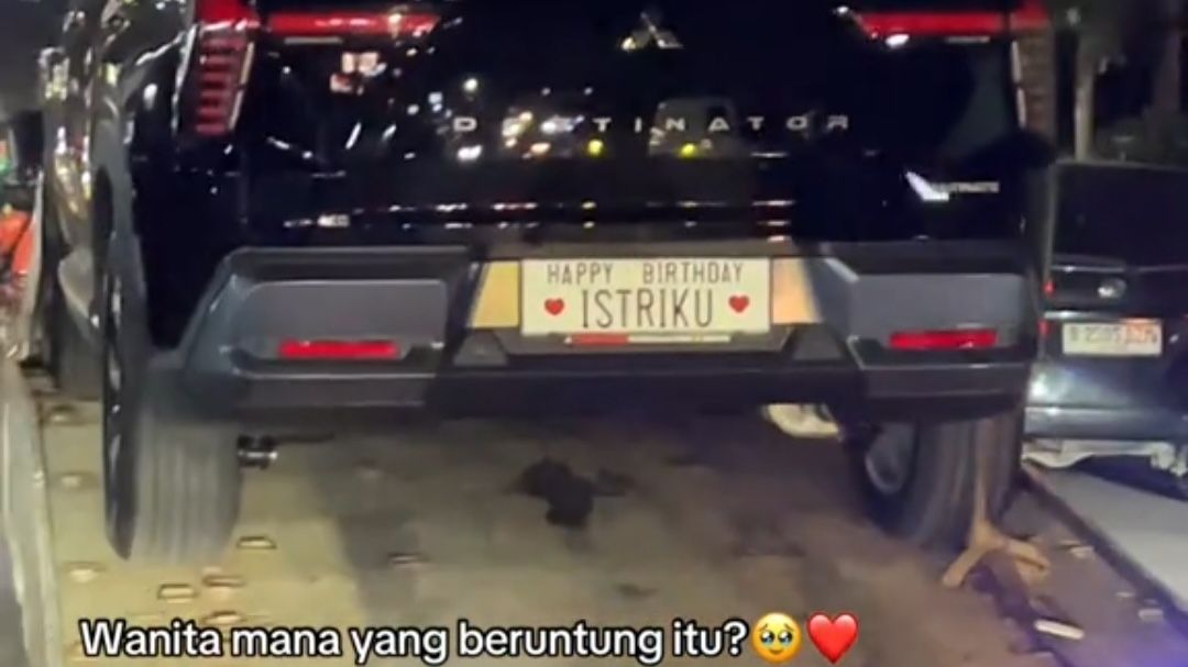 Dalam Perjalanan, Cewek Ini Rekam Mobil Baru yang Jadi Kejutan Ulang Tahun untuk Istri