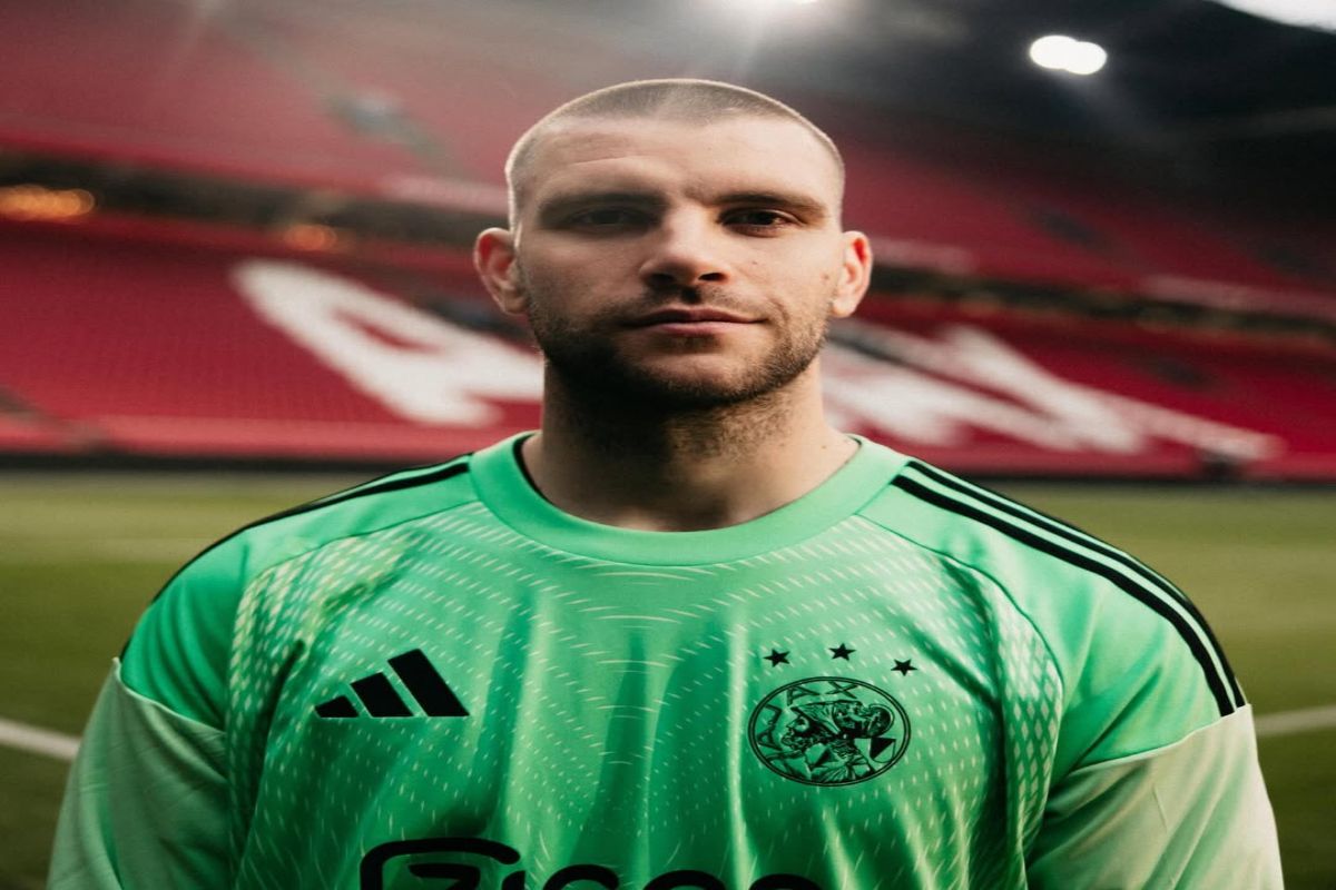 Debut Sempurna Maarten Paes Bersama Ajax: Lakukan 7 Penyelamatan meski Digempur Pasukan NEC Nijmegen