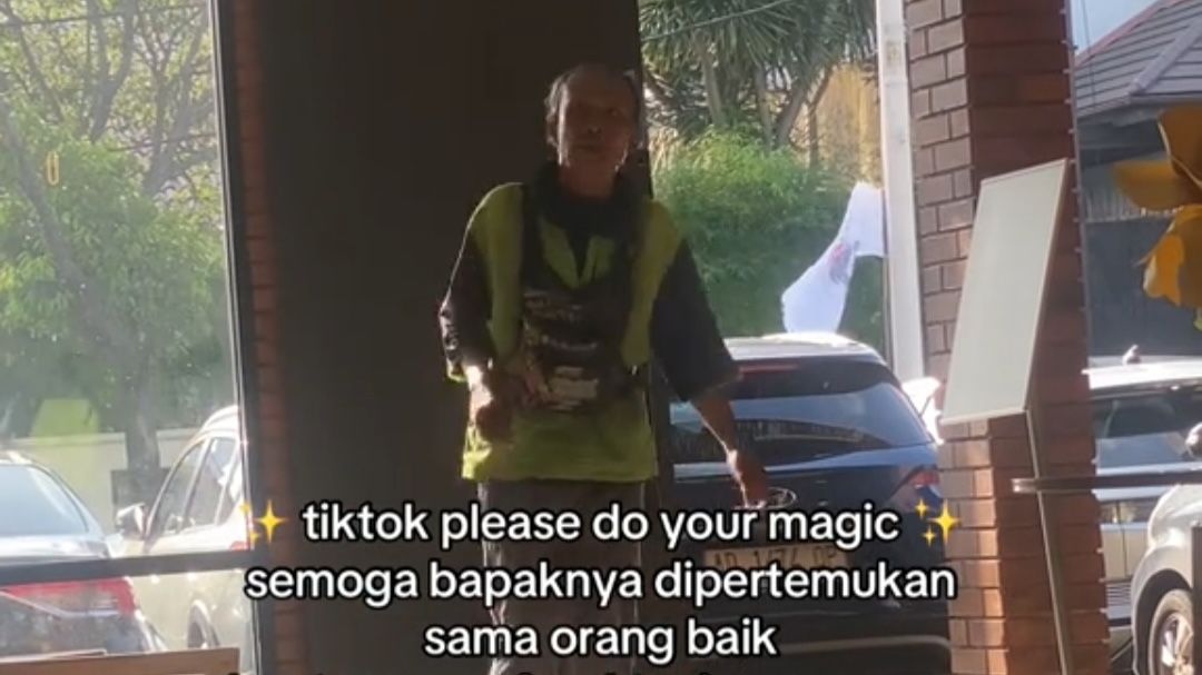 Driver Ojol Sepuh Tetap Antar GoFood Meski Tak Fit, Netizen Tersentuh