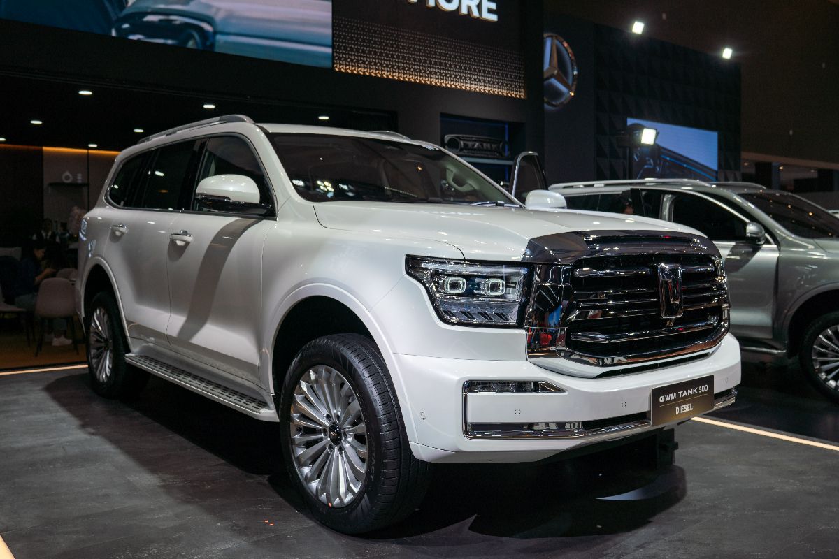 Bosan Pajero? Mending Intip Harga GWM Tank 500 Diesel Terbaru yang Tampil Gagah!