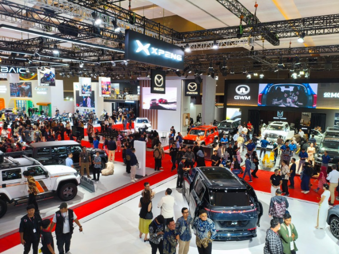 Menperin Pasang Target Besar Industri Otomotif Lewat IIMS 2026