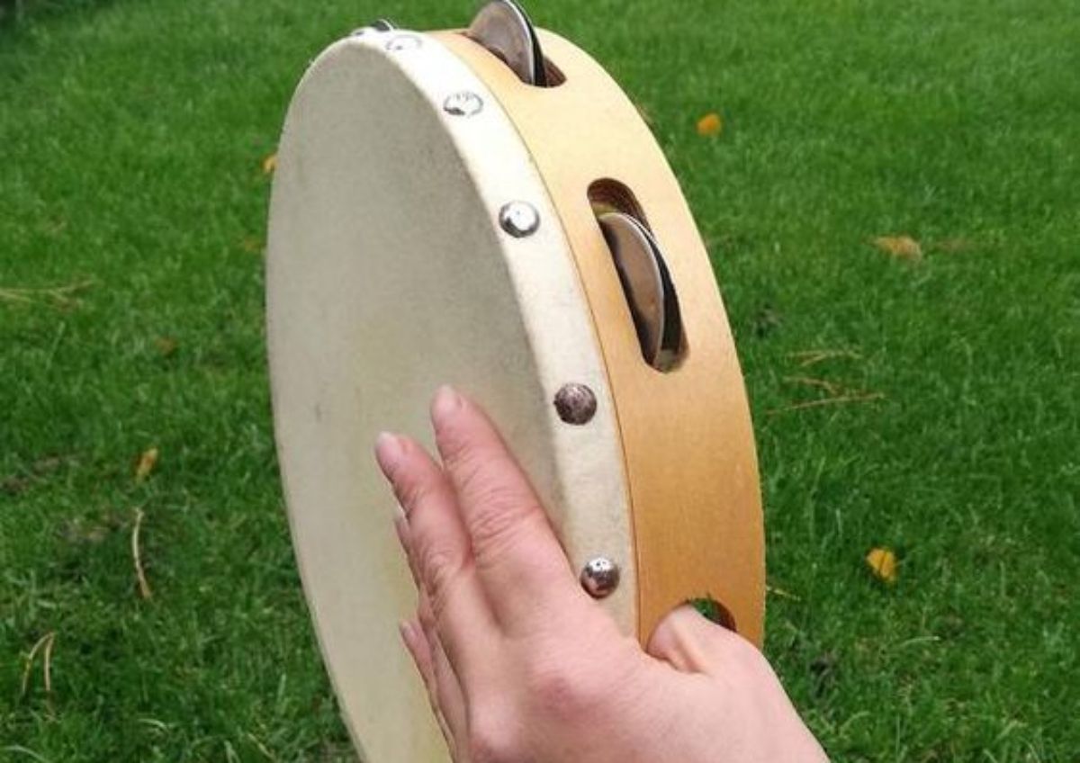 Alat Musik Tamborin: Sejarah, Fungsi, dan Cara Memainkannya