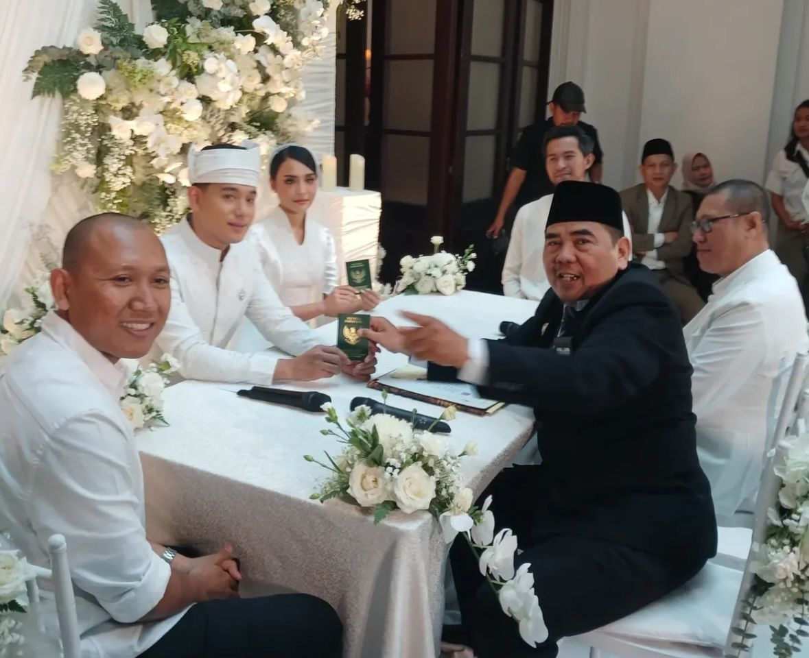 Penyanyi Jaz Hayat Resmi Menikah dengan Wavi Zihan, Oki Rengga Jadi Saksi