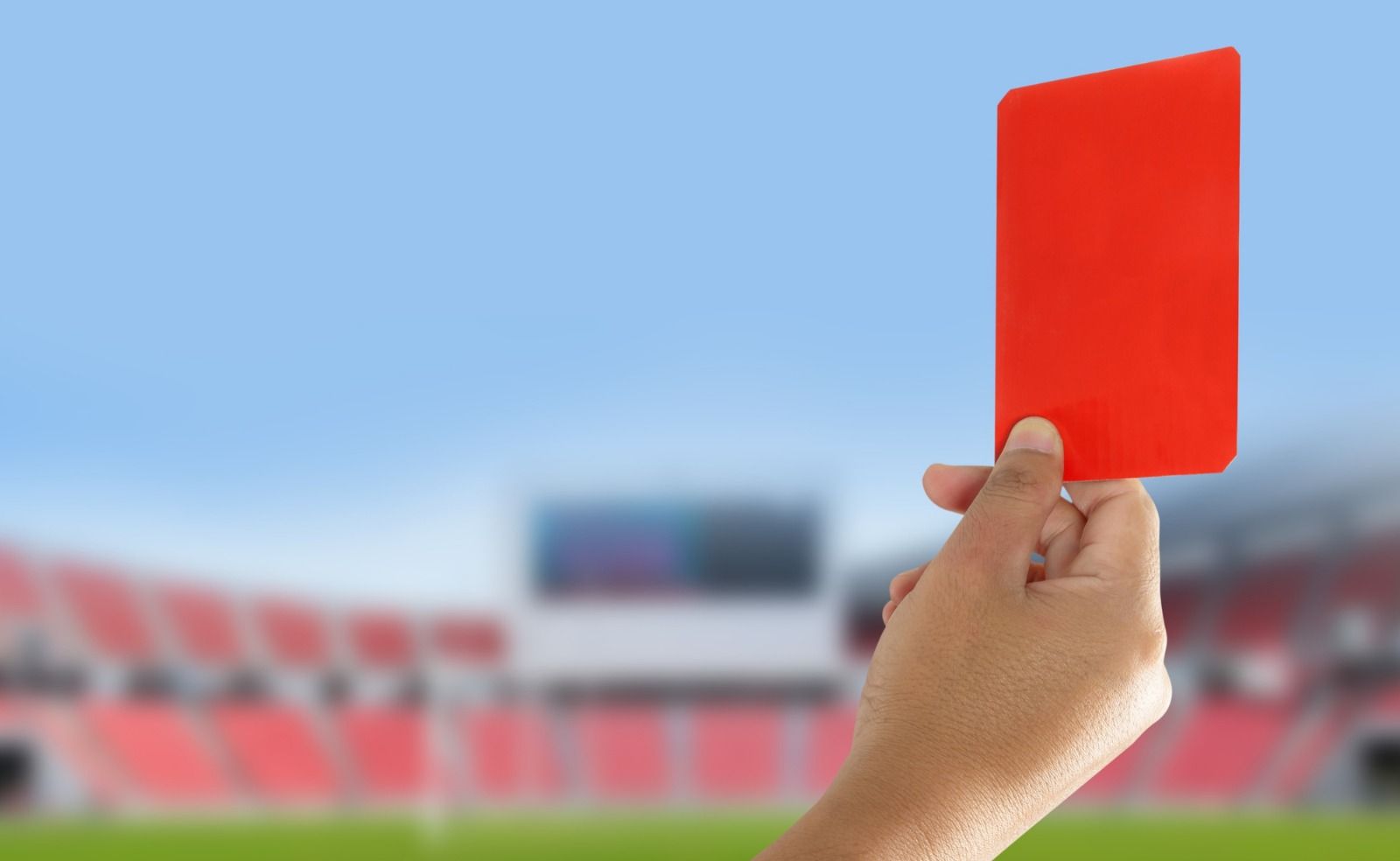 Kala Lapangan Hijau Jadi Arena Gladiator: Ini Daftar Laga Paling Brutal dan Rekor Kartu Merah dalam Sejarah Sepak Bola!