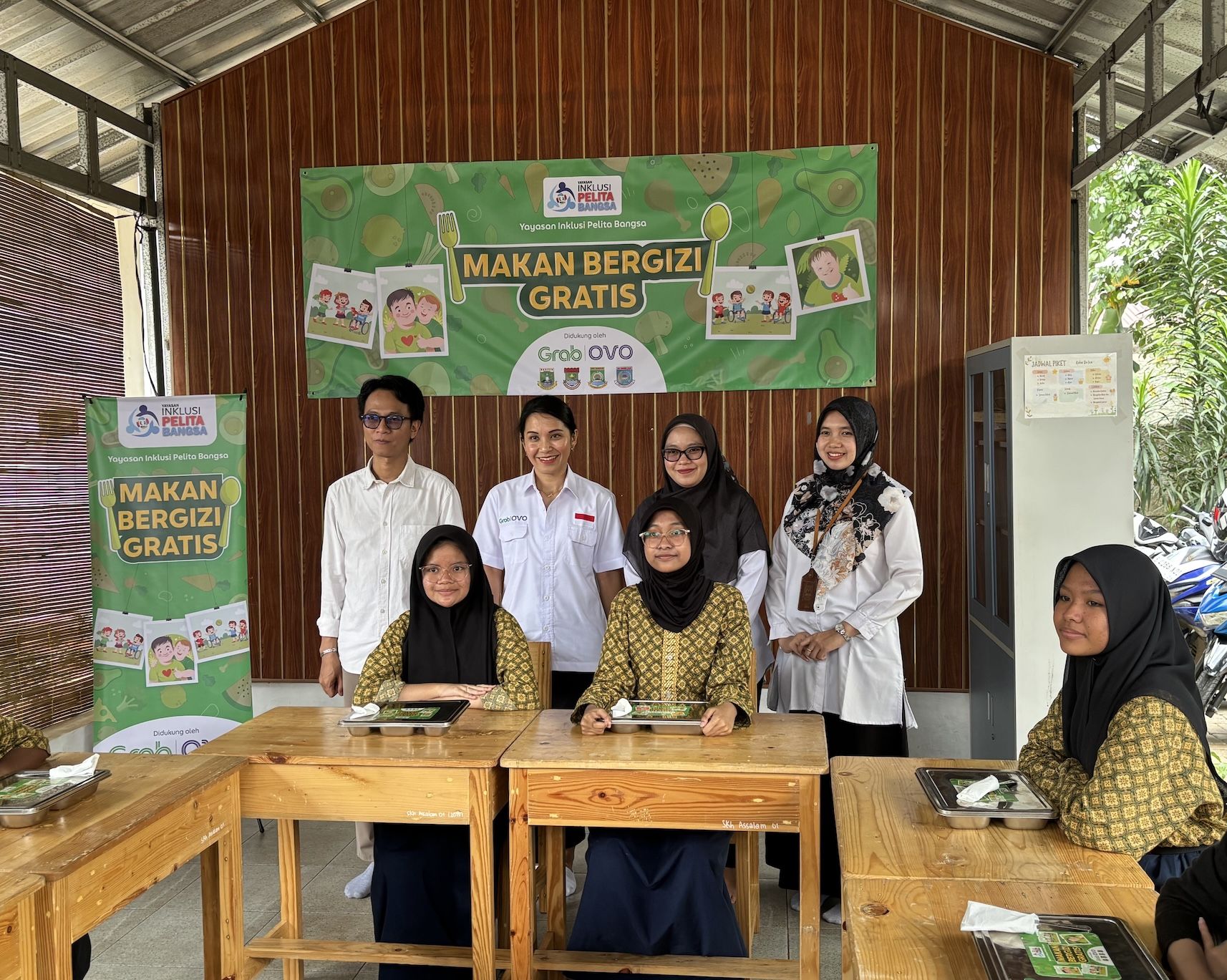Setiap Pagi Masak Lebih dari 100 Porsi, Intip Dapur MBG untuk Anak Disabilitas di SKh Assalam