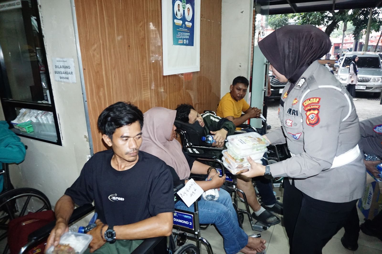 Respon Cepat Dini Hari, Kasat Lantas Purwakarta Hadirkan Layanan Kemanusiaan bagi Korban Laka Bus di Tol Cipali