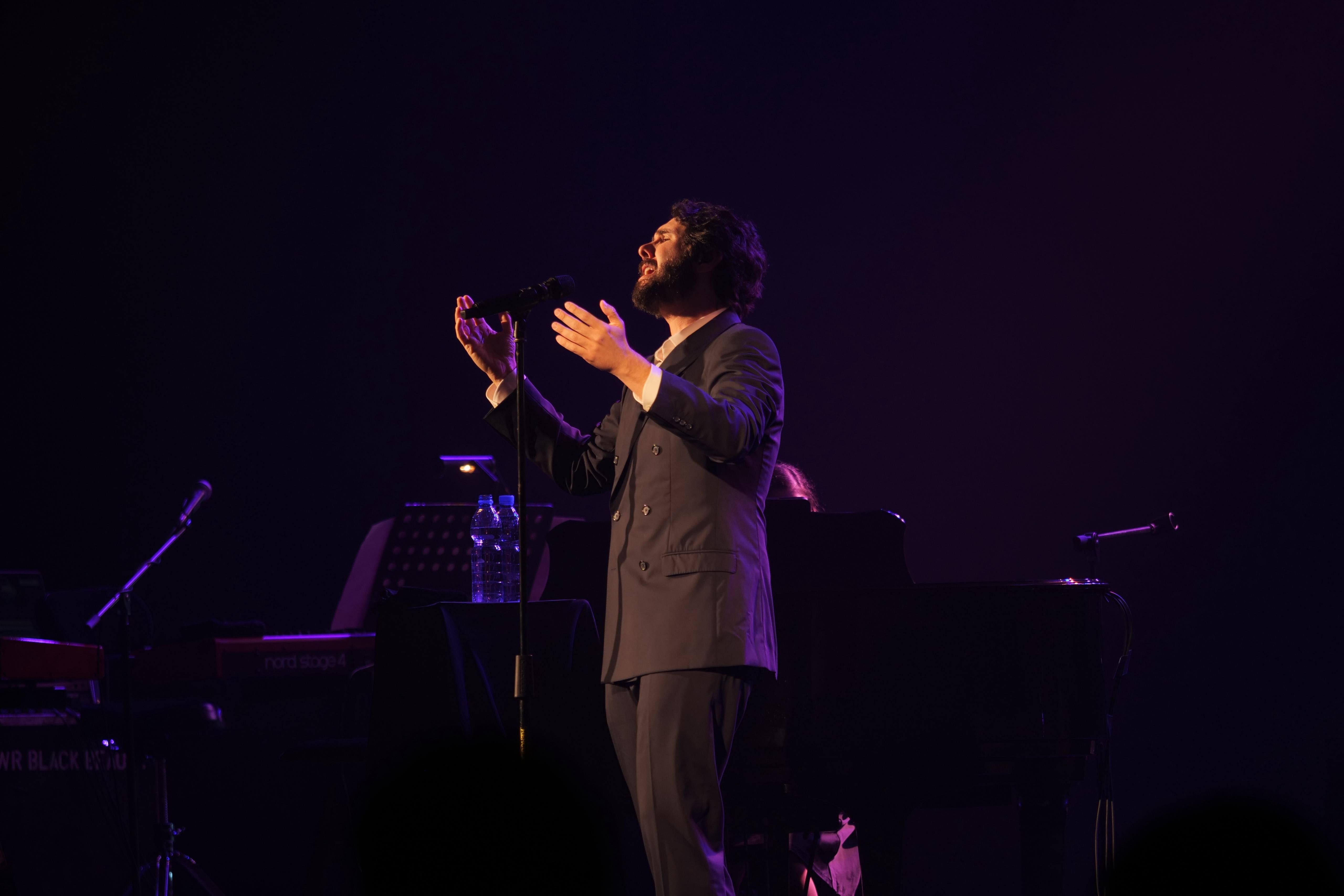Josh Groban Sukses Gelar Konser “GEMS World Tour 2026” di Jakarta, Duet Manis Bareng Raisa Jadi Sorotan