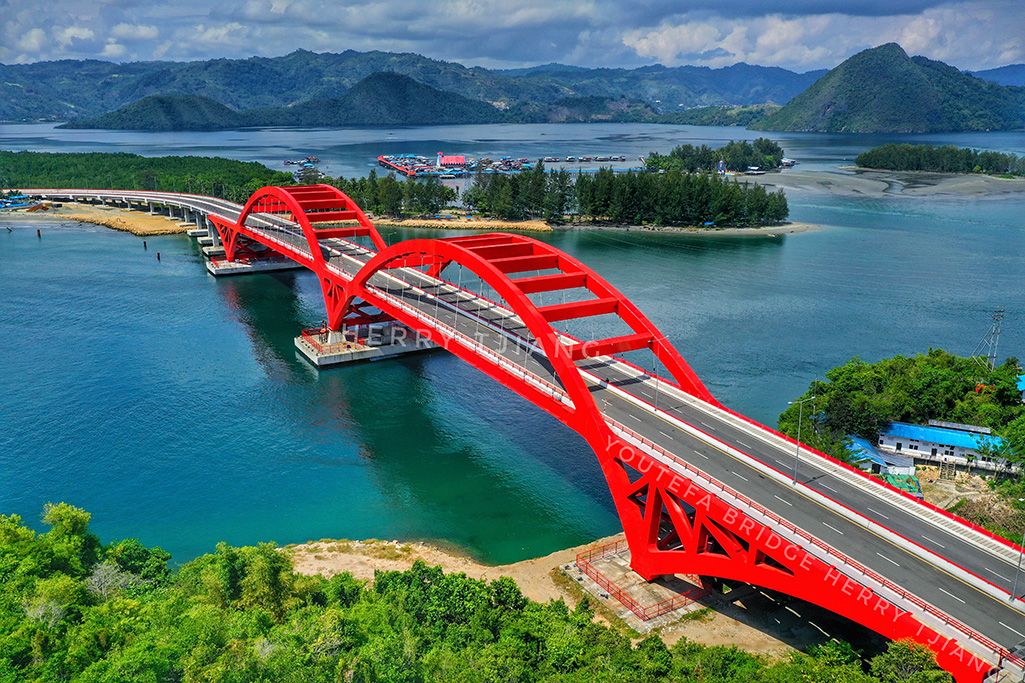 Ngabuburit di Jembatan Merah Jayapura