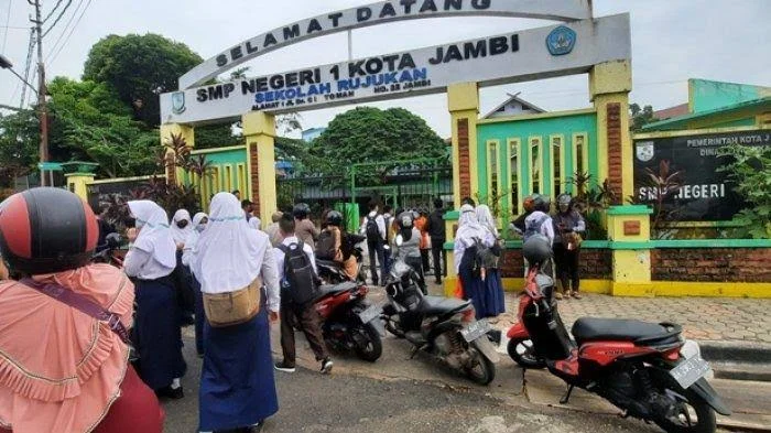 Mau Anak Masuk Sekolah Impian? Cek Dulu Daftar SMP Terbaik di Jambi Berikut Ini!