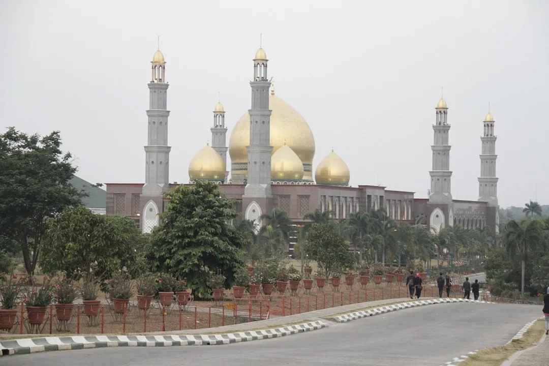 Jelajahi 5 Masjid Berarsitektur Khas di Jawa Barat untuk Mengisi Ramadan