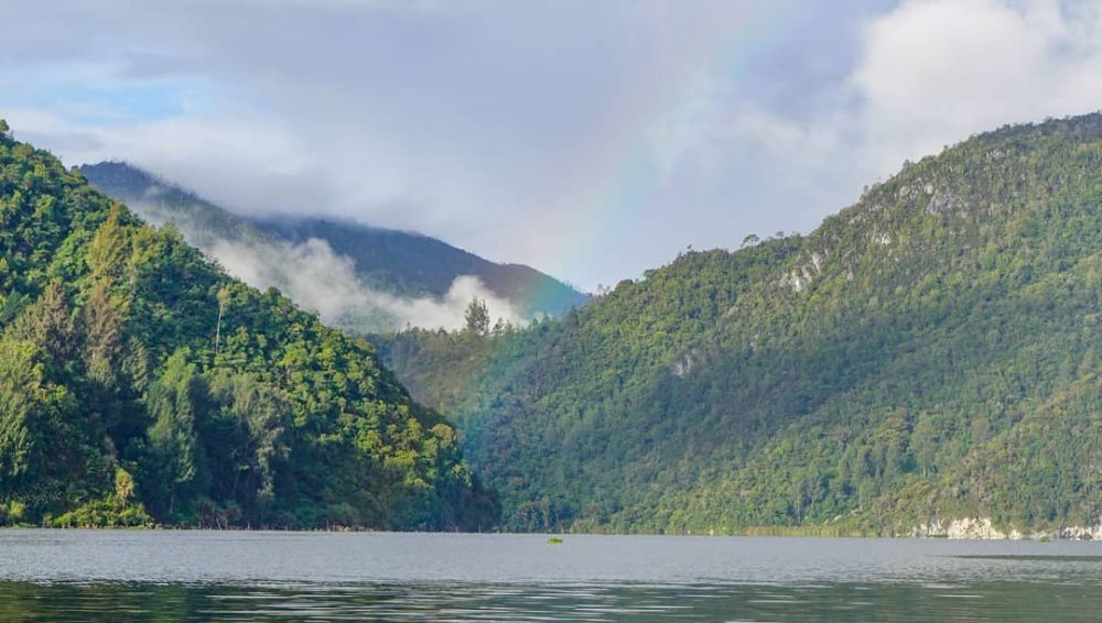 3 Penginapan di Kabupaten Paniai Papua Tengah, Saksikan Pemandangan Spektakuler Danau dari Dekat