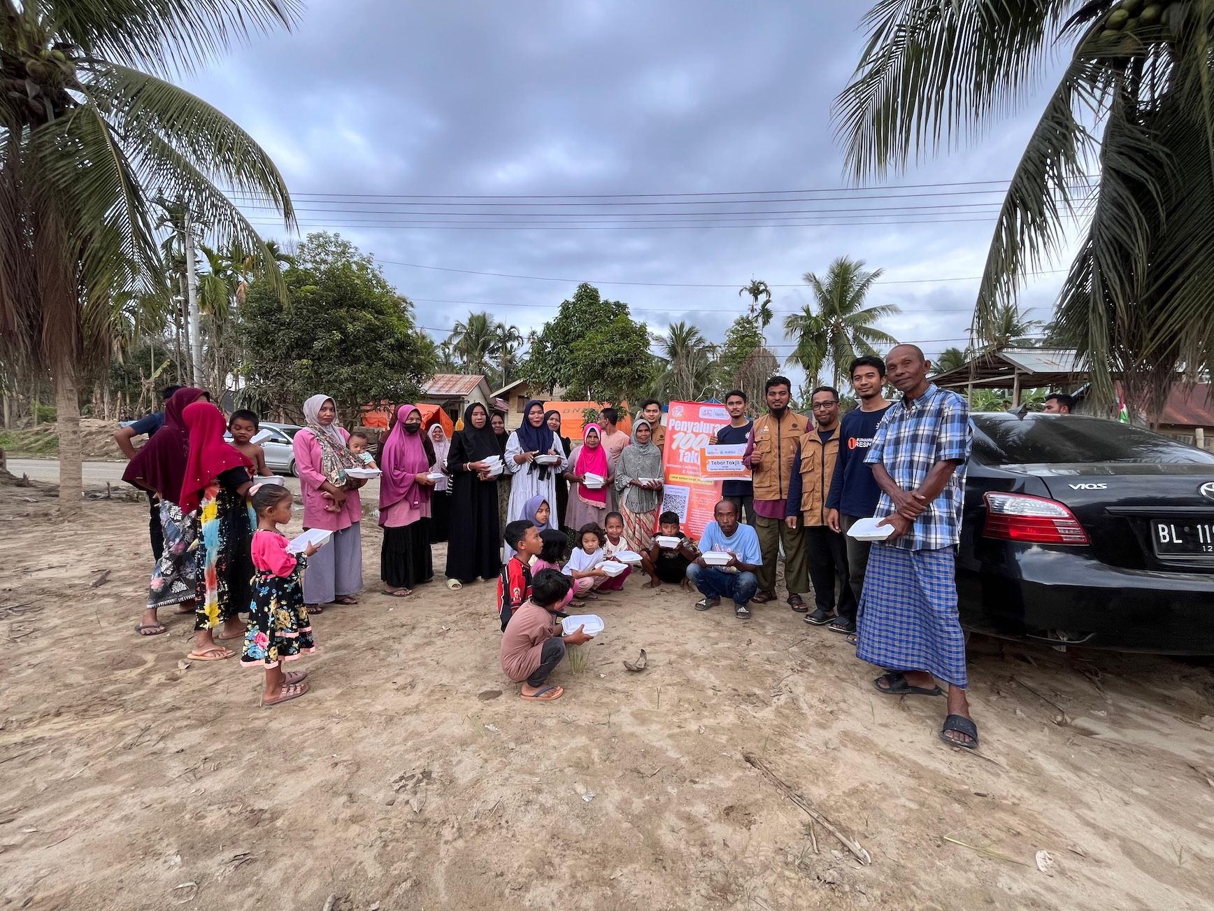 Aksi Kemanusiaan di Bulan Suci: Lazismu Aceh Utara Salurkan Takjil bagi Penyintas Bencana Hidrometeorologi