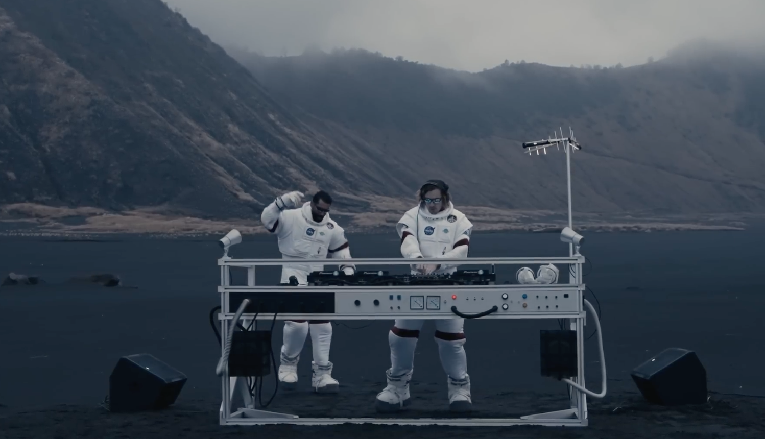 Yellow Claw Rilis The Interstellar Trap Mix 2026, Gunung Bromo Jadi Planet di Luar Angkasa