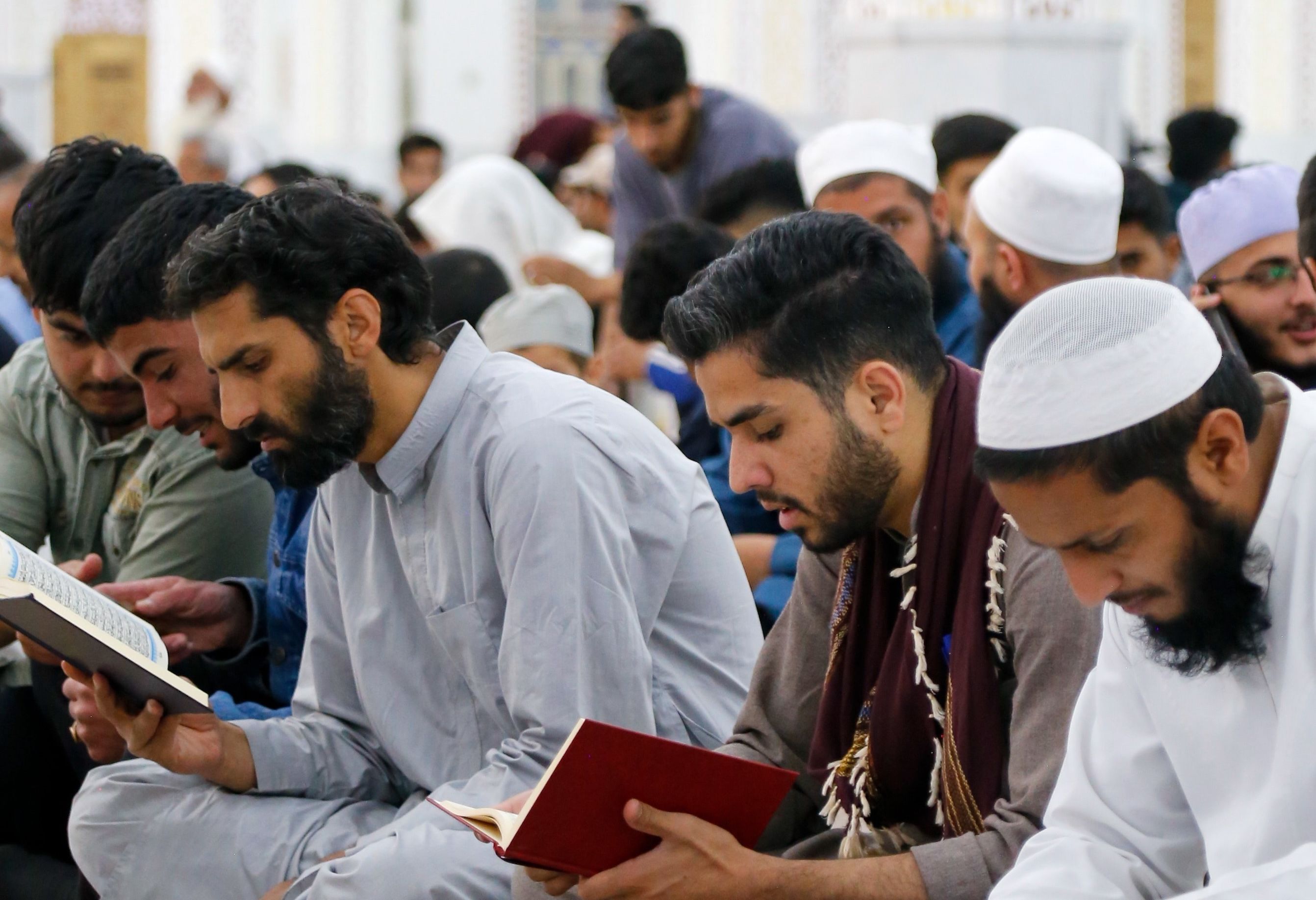 Bukan Sekedar Tinggal di Masjid: Makna, Cara, dan Manfaat Itikaf di Masjid
