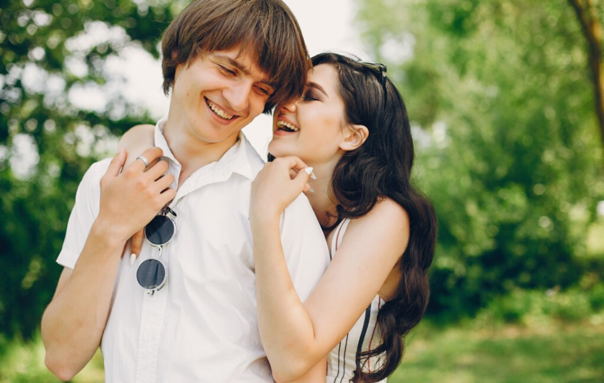 15 Lagu Barat Romantis Super Bucin, Bikin Hati Meleleh!
