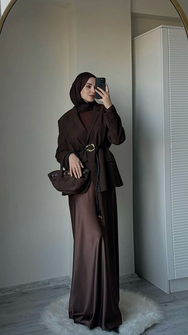 Tren Warna Baju Lebaran 2026: Keanggunan Mahogany dan Caramel Latte yang Mewah