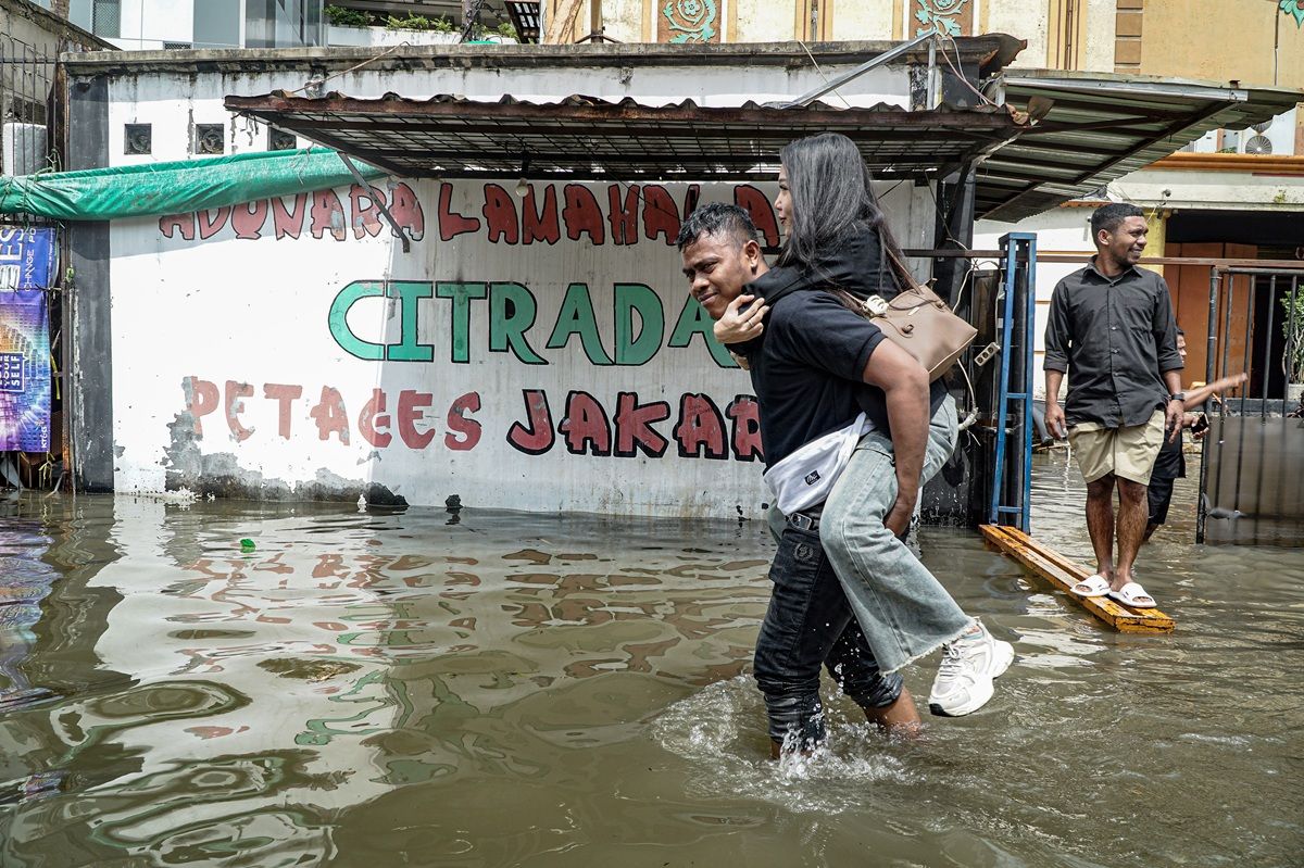 Banjir Jakarta Meluas, 115 RT dan 16 Ruas Jalan Tergenang hingga Minggu Sore