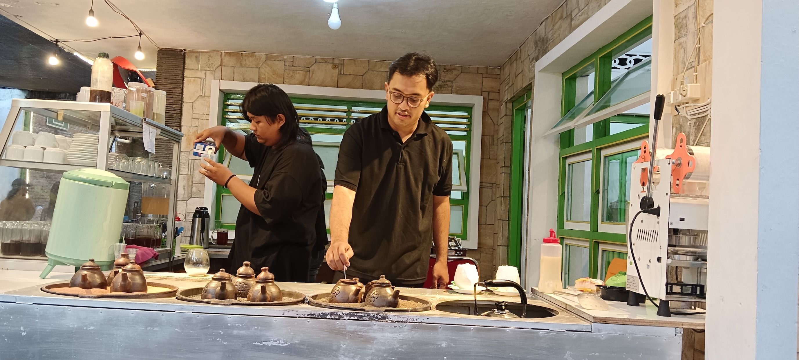 Tempat Bukber Baru di Pedan: Aroma Batavia Sajikan Kopi Turki dan Nasi Kebuli
