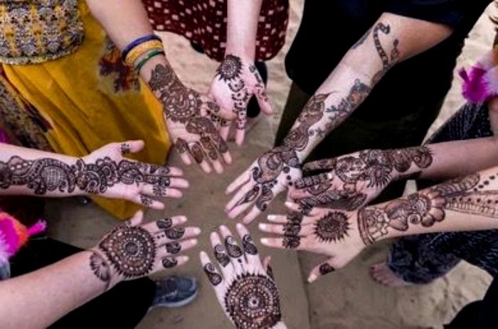 Mengenal Tradisi Mehendi di India, Lukisan Henna yang Penuh Makna Sebelum Pernikahan