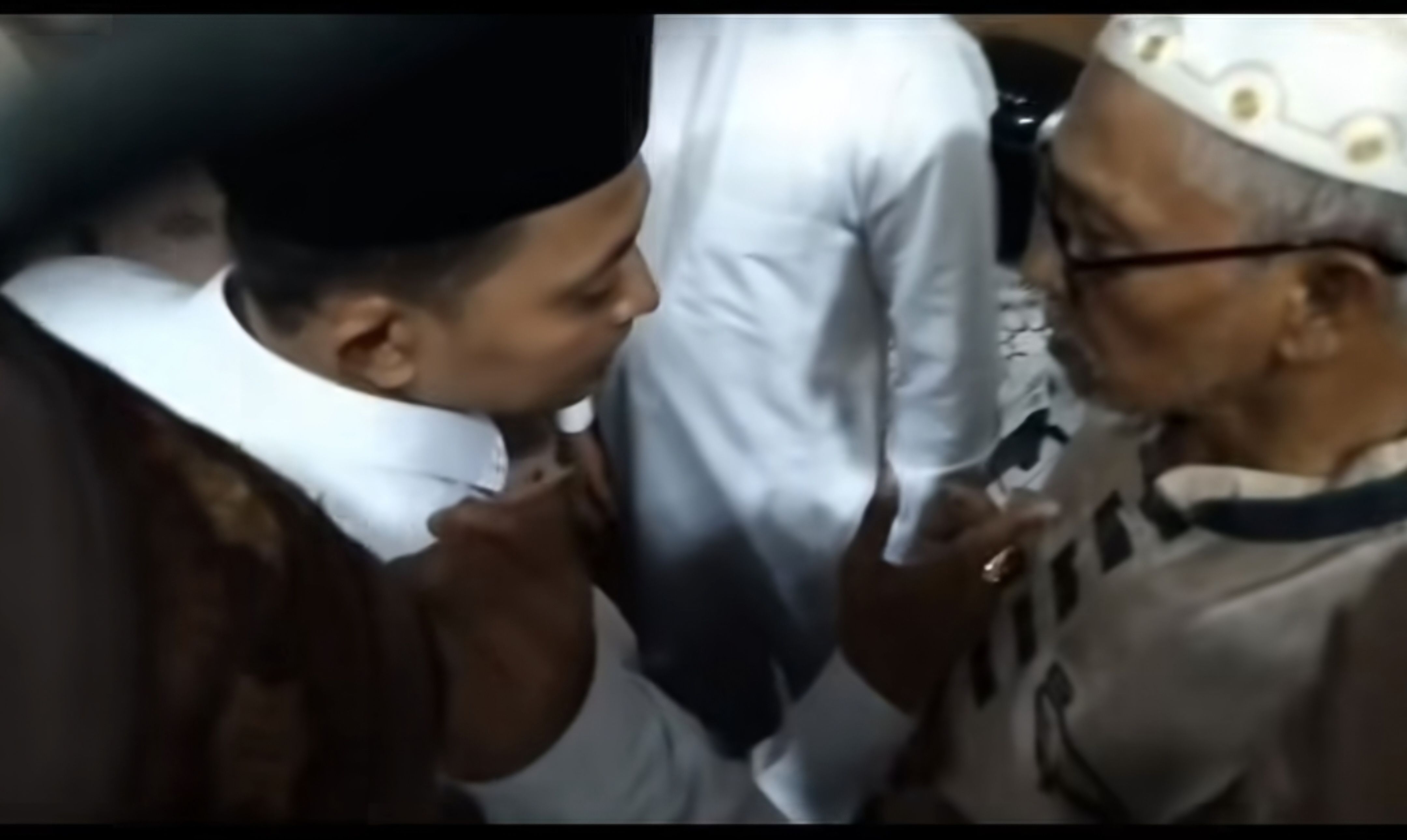 Waduh! Ajudan Bupati Aceh Besar Kembali Picu Keributan di Masjid Abu Indrapuri, Rebut Mic Saat Tarawih