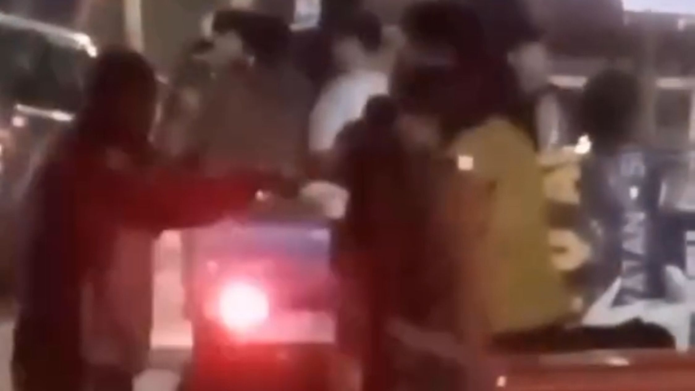 Berbeda dengan yang Lain, Sejumlah Pemuda di Kota Malang Ini Bagikan Sahur On The Road