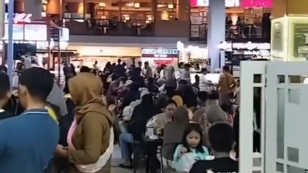 Antusias Sambut Lebaran, Warga Malang Ramaikan Mal dan Swalayan