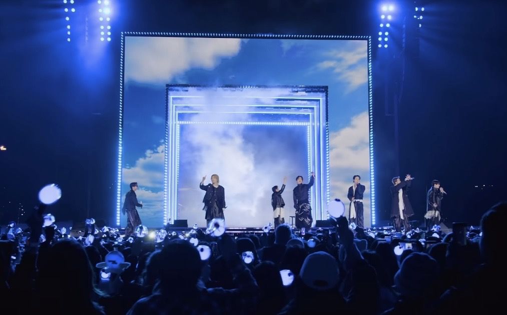 BTS Bertahan di Tengah Hujan Deras untuk Memulai Tur Dunia Senilai 1 Miliar Dolar AS