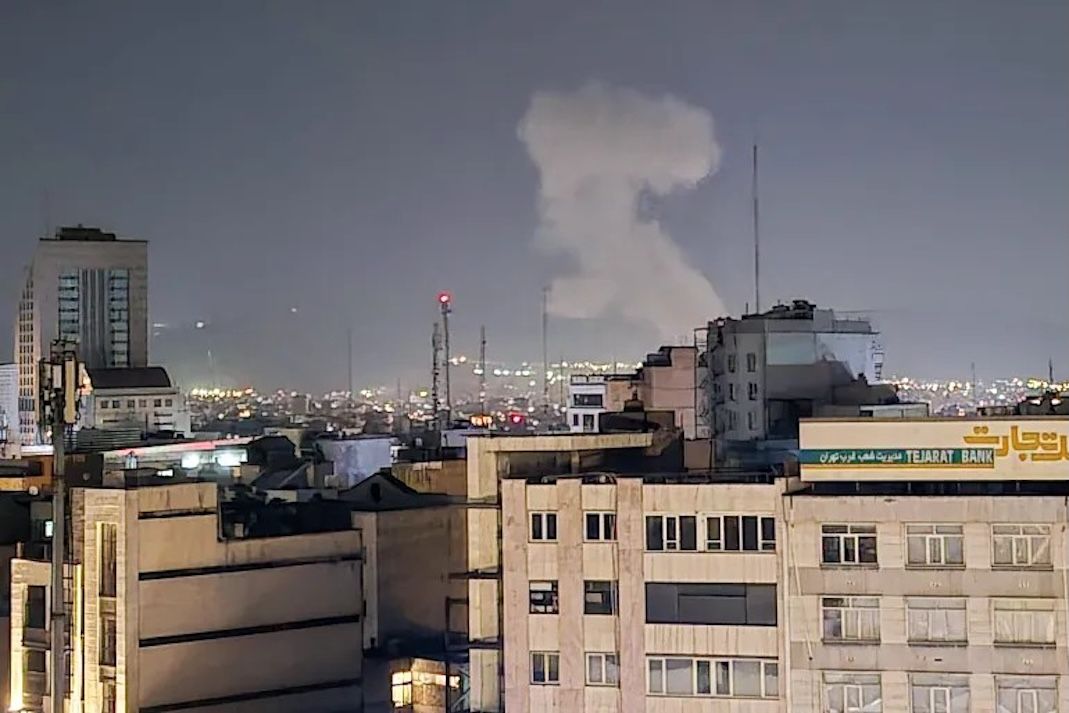 Teheran Diguncang Ledakan, Iran Balas Target Pangkalan AS