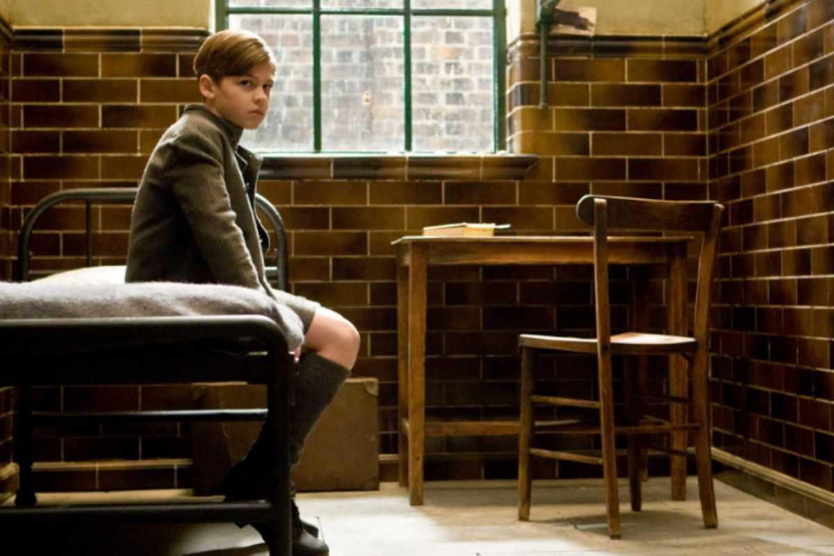 Profil Hero Fiennes Tiffin, Pemeran Young Sherlock yang Pernah Jadi Pemain Bola
