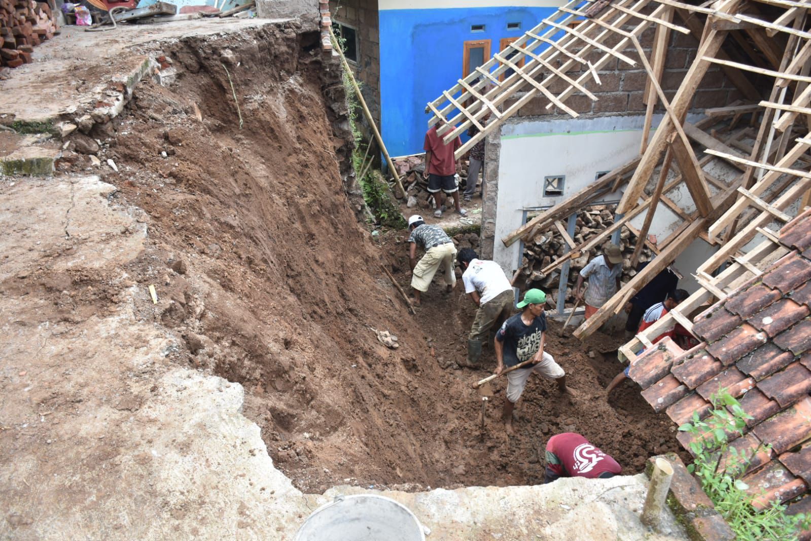 Tuti Andriani Cek Lokasi Banjir Cisanggarung, Pastikan Penanganan Berjalan