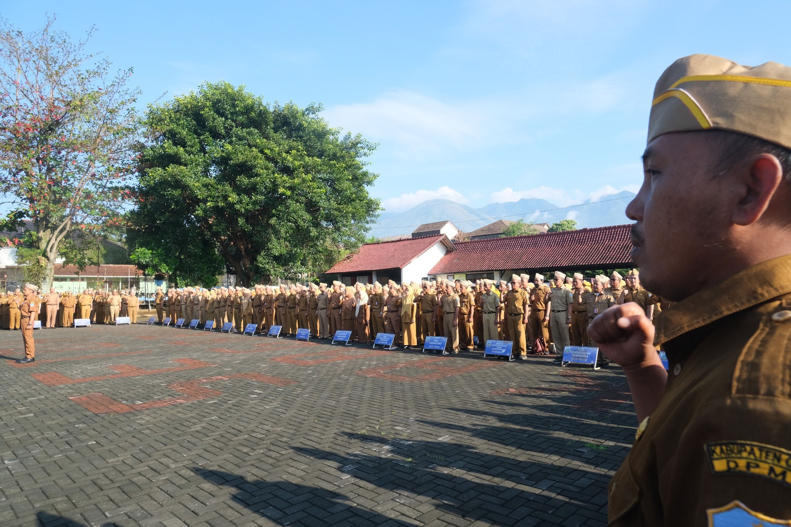 Pemkab Garut Perkuat Layanan Publik, Serahkan Kendaraan Samsat Keliling