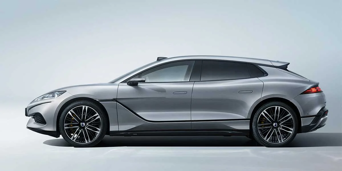 BYD Gandeng Daniel Craig, Denza Siap Goyang Pasar Eropa