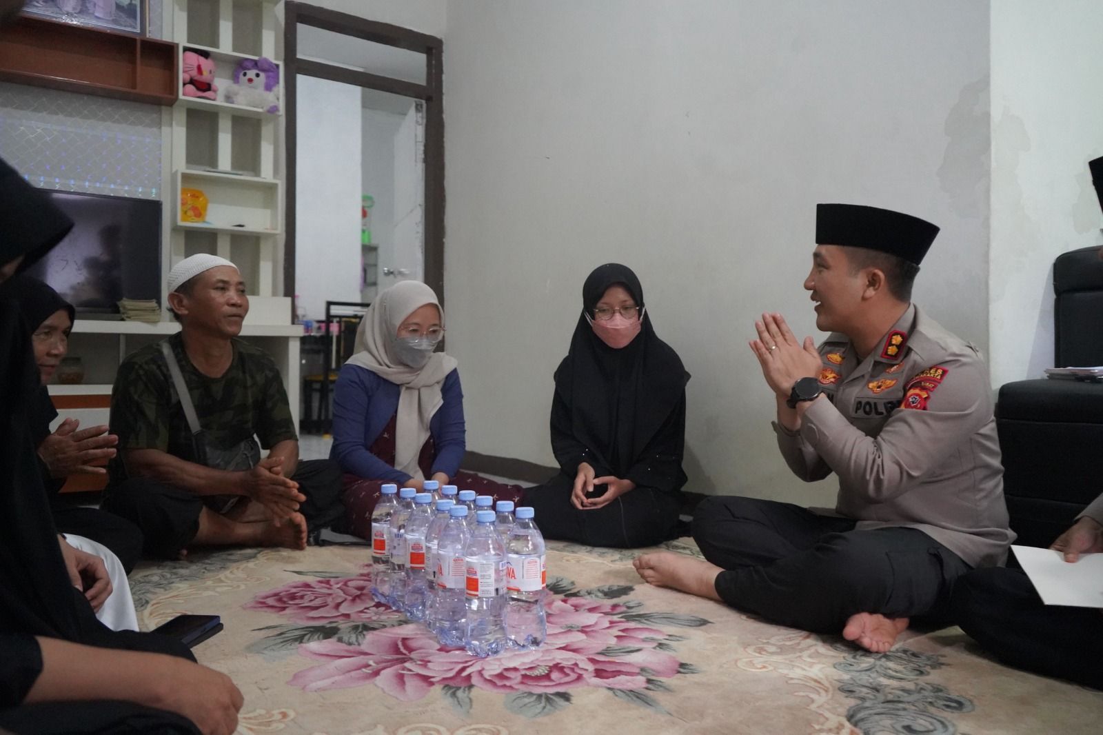 Polres Purwakarta Tunjukkan Empati, Hadiri Pemakaman Korban Dugaan Penganiayaan di Darangdan