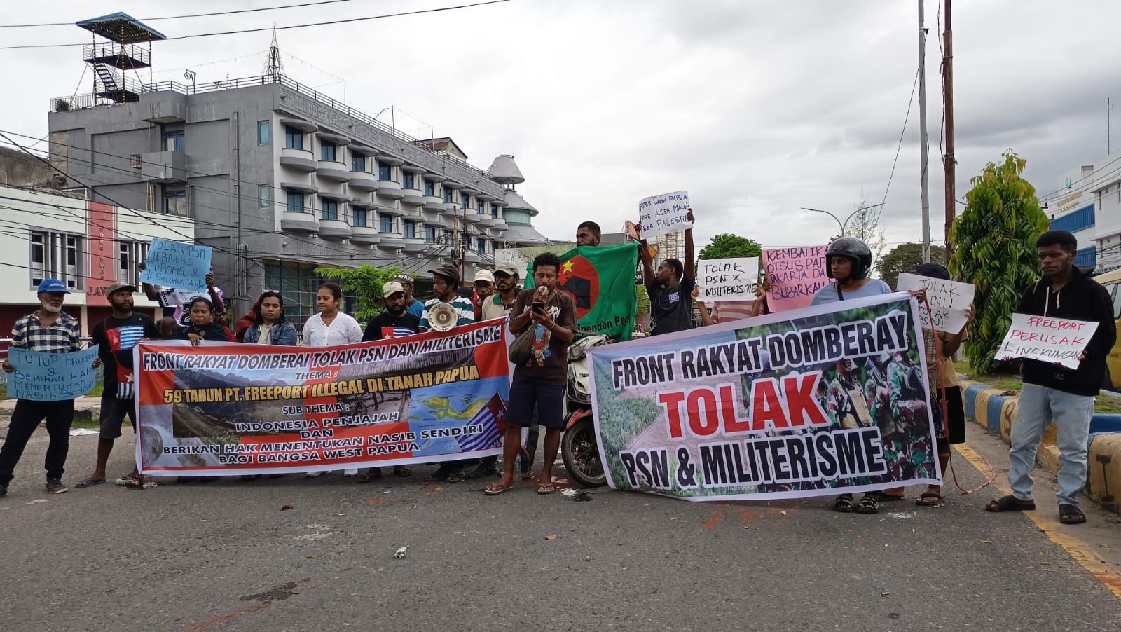 Sorong Memanas, Aksi 59 Tahun Kontrak Freeport Diwarnai Tuntutan Penutupan Dan Penolakan Militerisme
