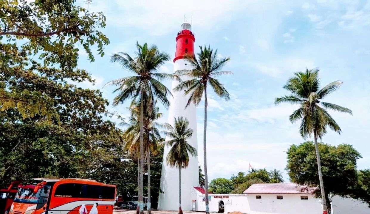 Bujet di Bawah Rp 50 Ribu, Itinerary Pantai Tanjung Kalian, Healing ke Pantai hingga Jajan Otak-otak