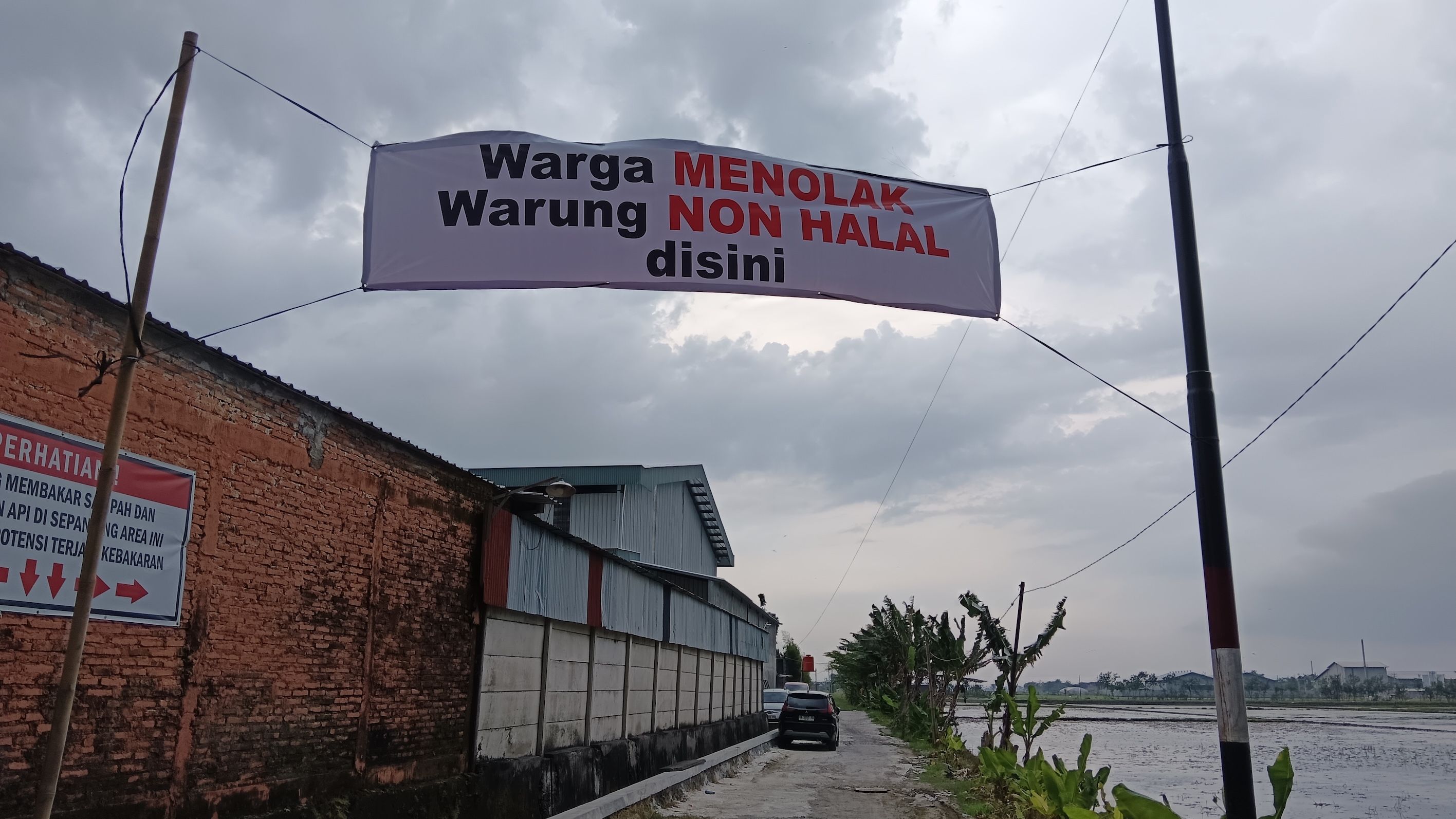 Pro-Kontra Warung Nonhalal Parangjoro, Aparat Lakukan Pengecekan Langsung
