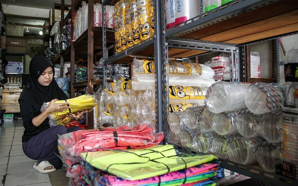 Harga Plastik Naik, Pramono Dorong Inovasi dan Kembali ke Kemasan Tradisional