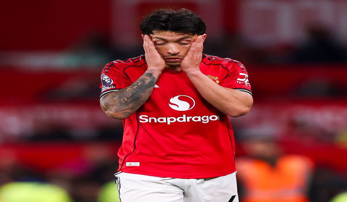 Tarik Rambut Lawan, Lisandro Martinez Kena Kartu Merah Kontroversial