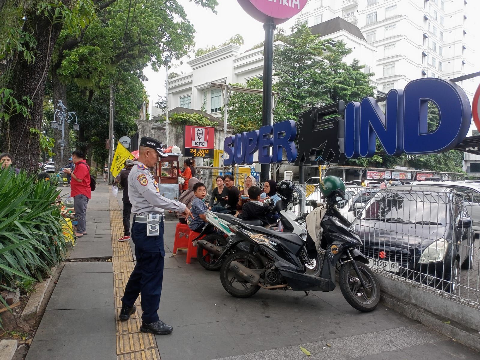 Dishub Bandung Tertibkan Parkir Liar di Sejumlah Ruas Jalan Padat