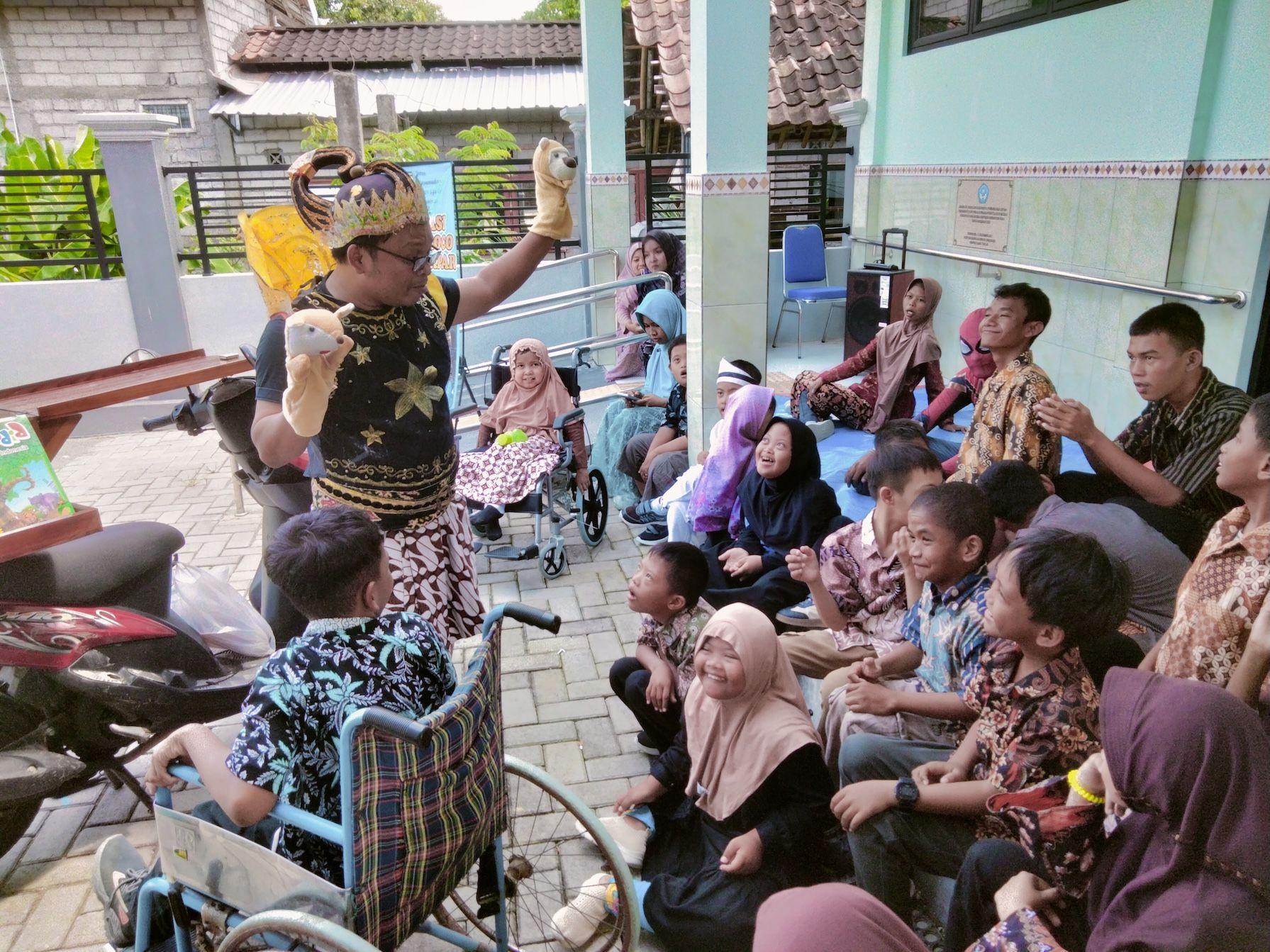 Siswa SLB Fadhillah Ummah Kartinian Fashion Show Bersama Superhero