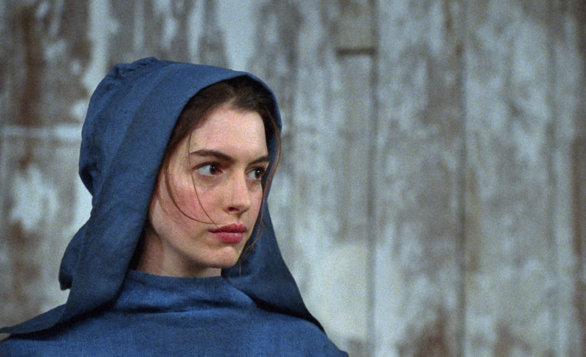 15 Film Terbaik Anne Hathaway yang Wajib Ditonton, dari Komedi sampai Drama