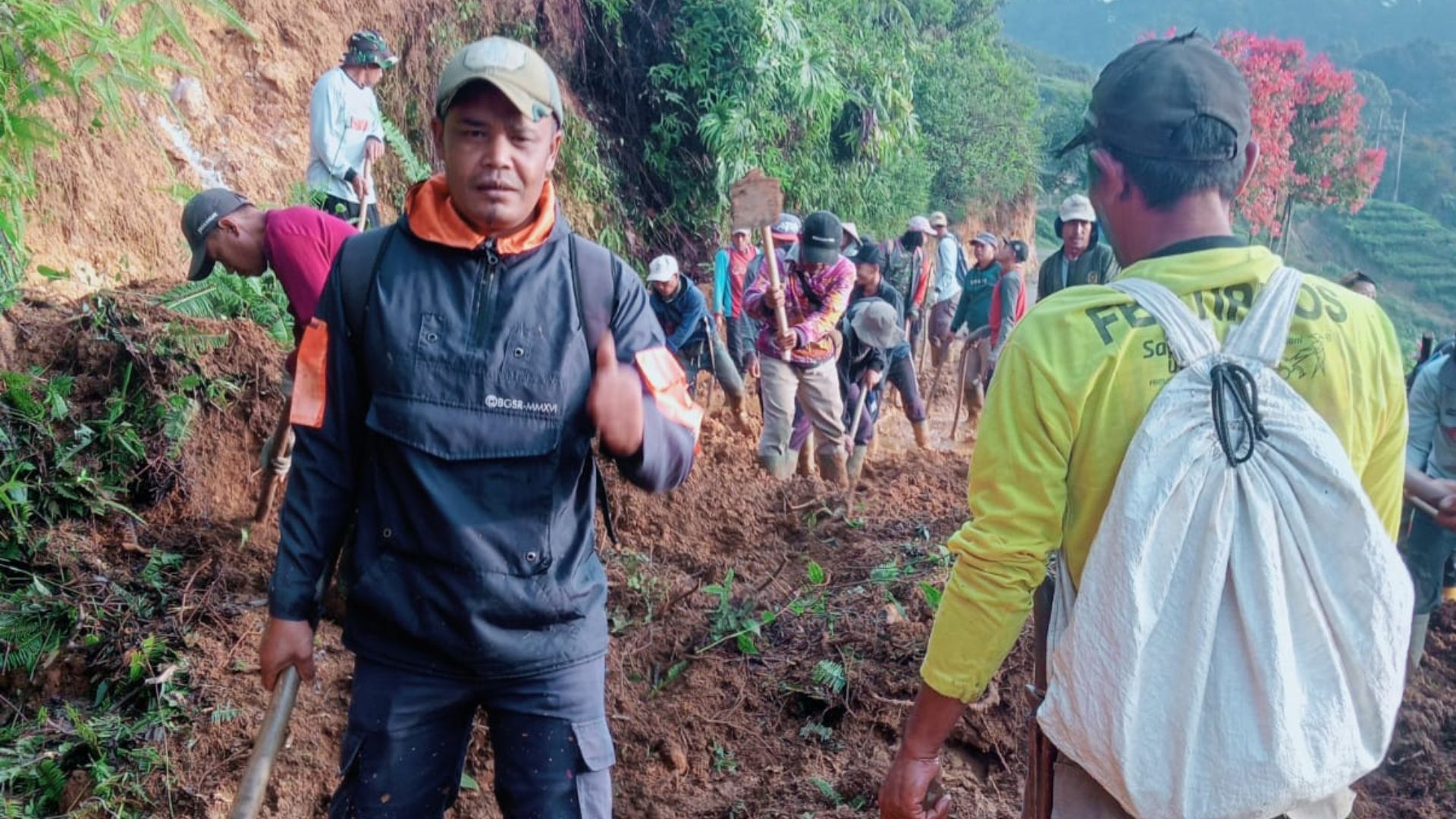 Longsor Tutup Jalan di Bogor, Pemkab Lakukan Penanganan Cepat
