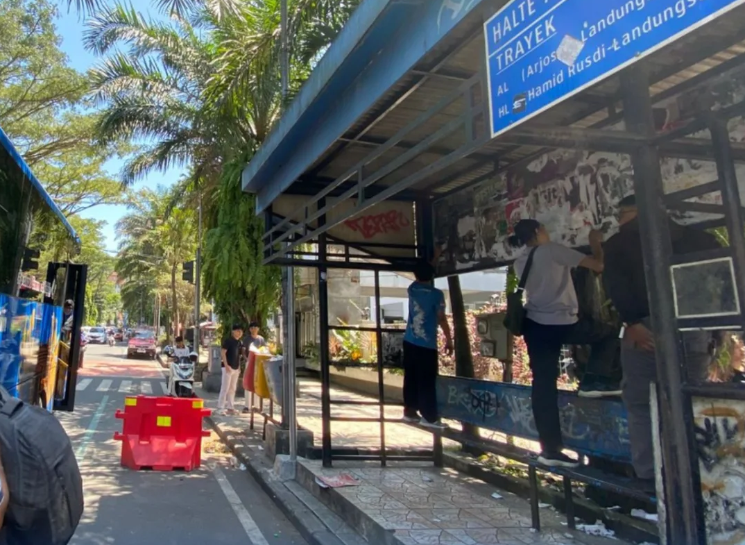 Halte Kusam Disulap Warga, Aksi Transport for Malang Viral dan Sentil Pengelolaan Fasilitas Publik