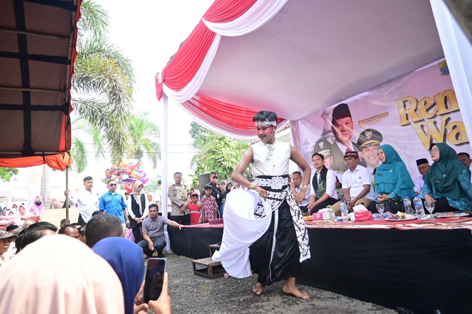 Rembug Warga di Cianjur, Bupati Hadirkan Layanan Kesehatan dan Administrasi Gratis