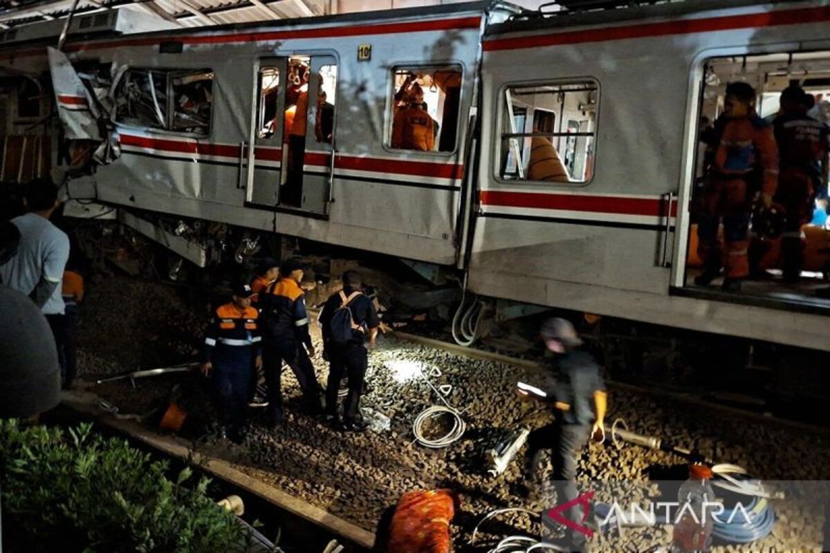 Tim SAR Masih Fokus Cari Korban Kecelakaan Kereta di Bekasi Timur