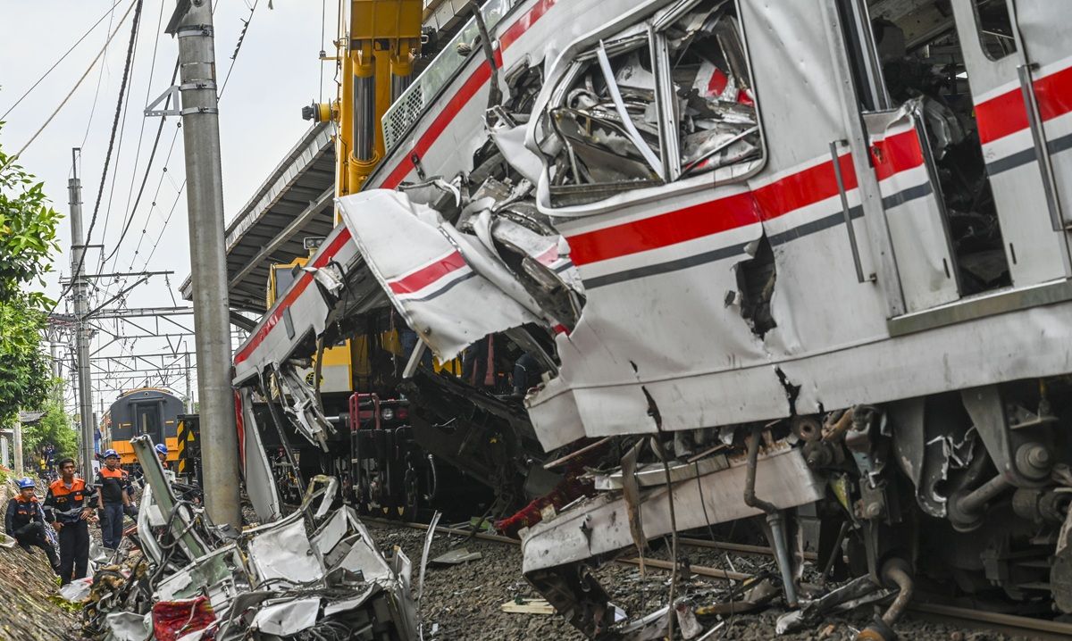 Basarnas Sebut Seluruh Korban Tewas Kecelakaan Kereta di Bekasi Wanita Dewasa